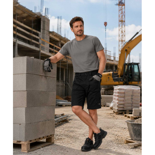 Short workwear stretch THAF porté en situation professionnelle